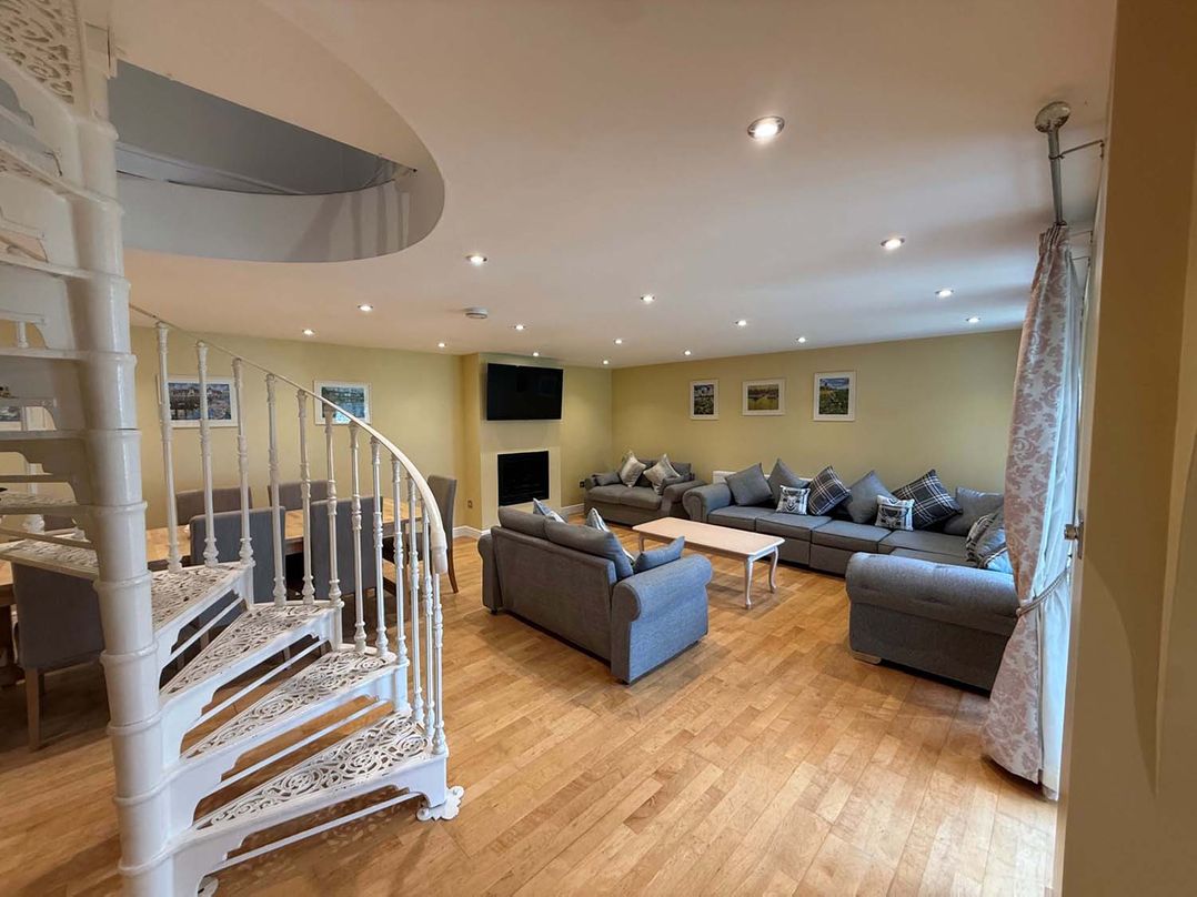 Lymington Seaside Cottage Retreat