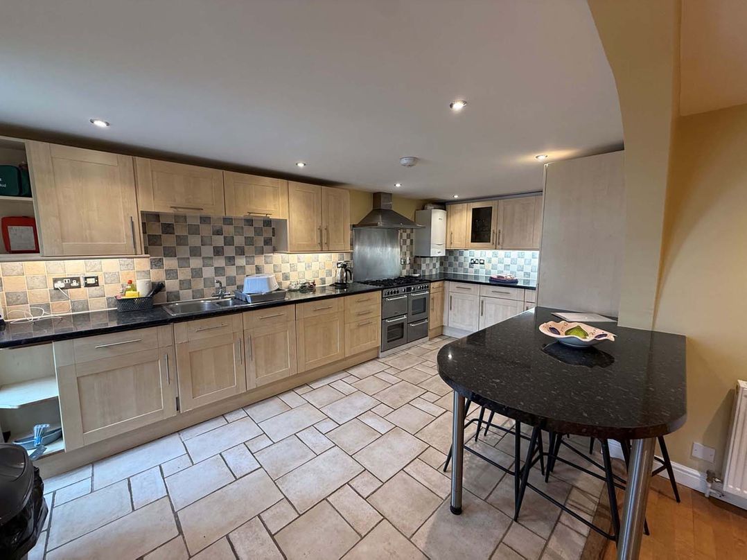 Lymington Seaside Cottage Retreat