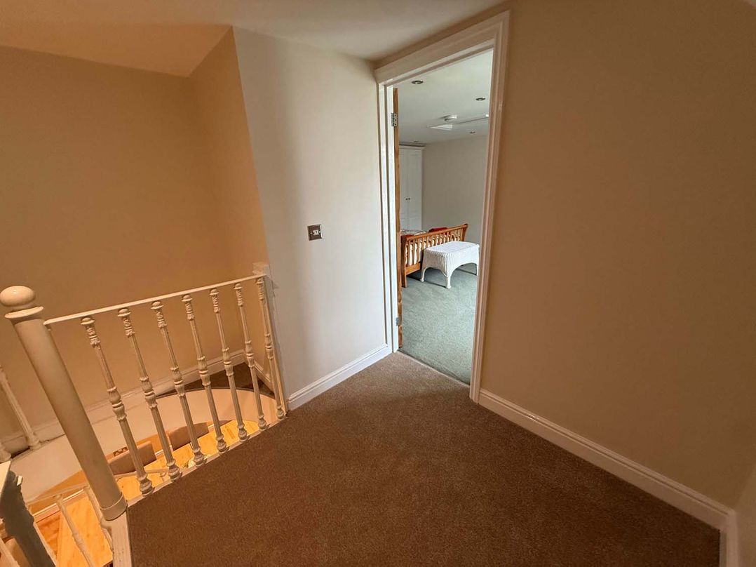 Lymington Seaside Cottage Retreat