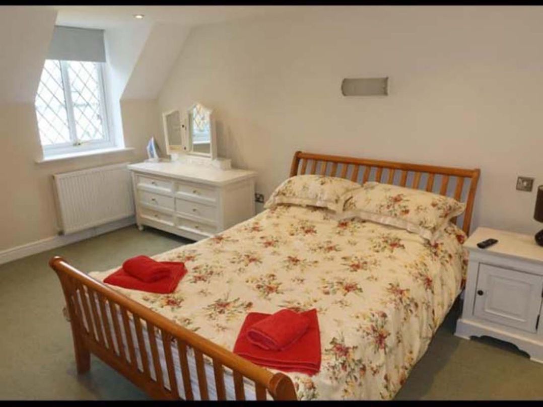 Lymington Seaside Cottage Retreat