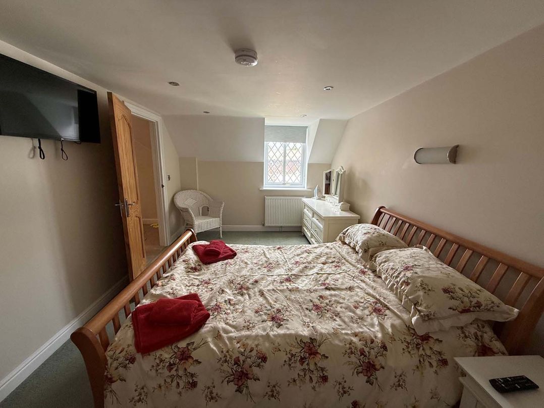 Lymington Seaside Cottage Retreat
