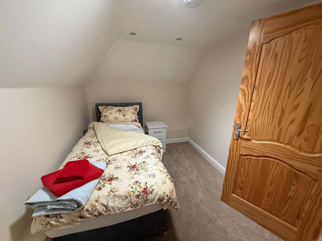 Lymington Seaside Cottage Retreat