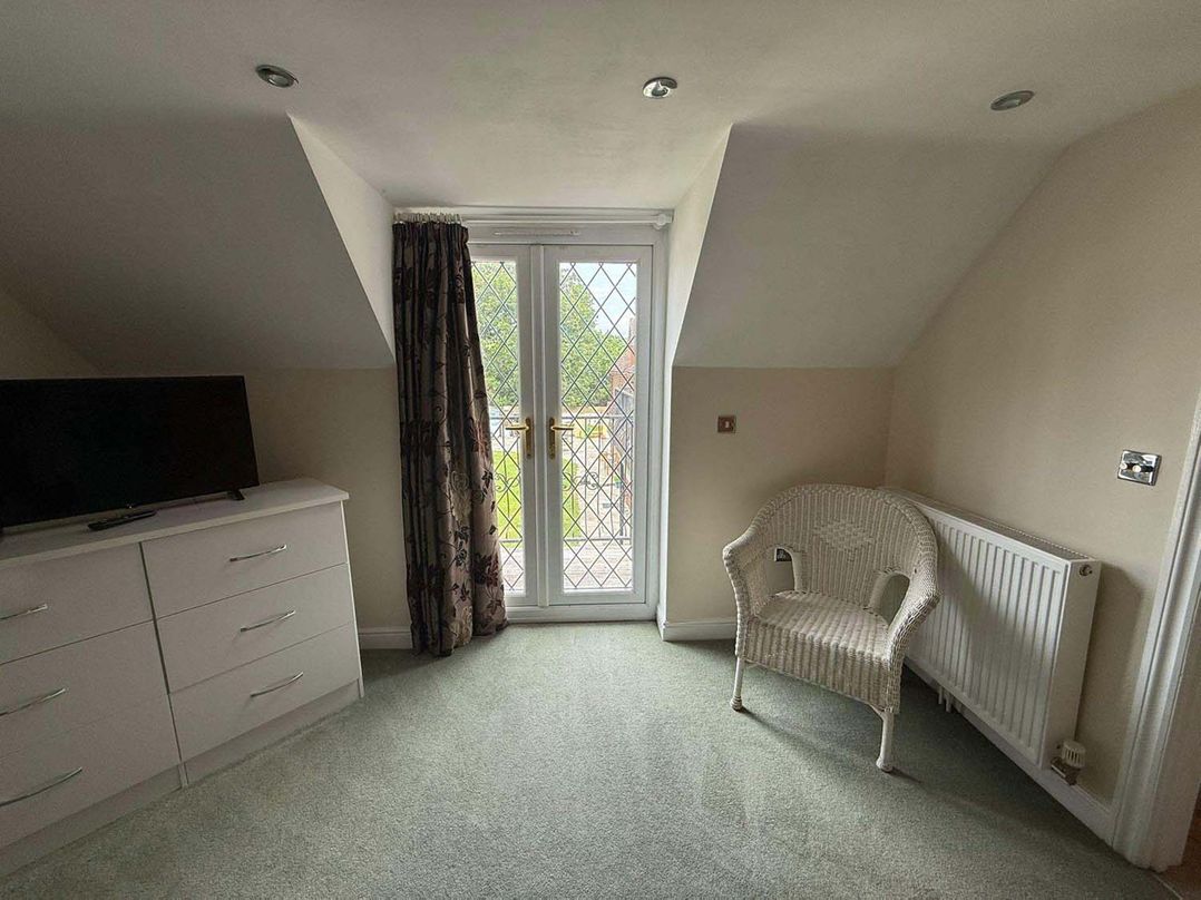 Lymington Seaside Cottage Retreat