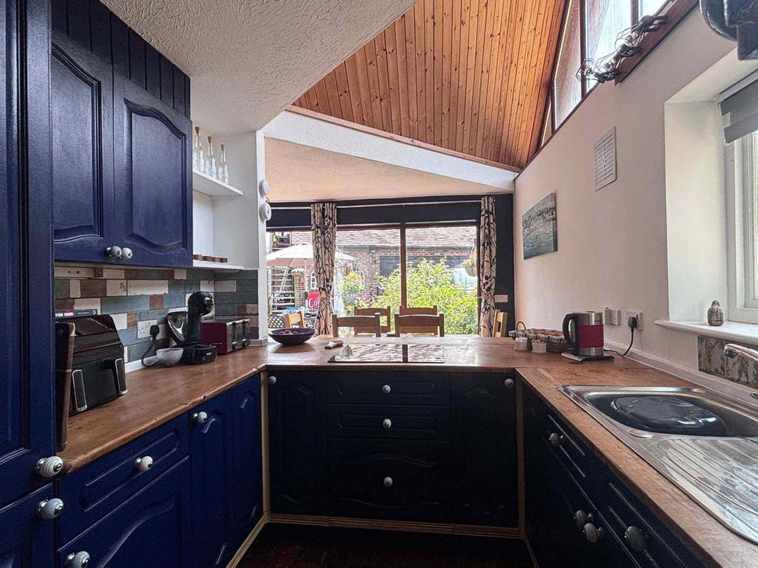 Studio Sleeps 5 with in picturesque Chiddingly