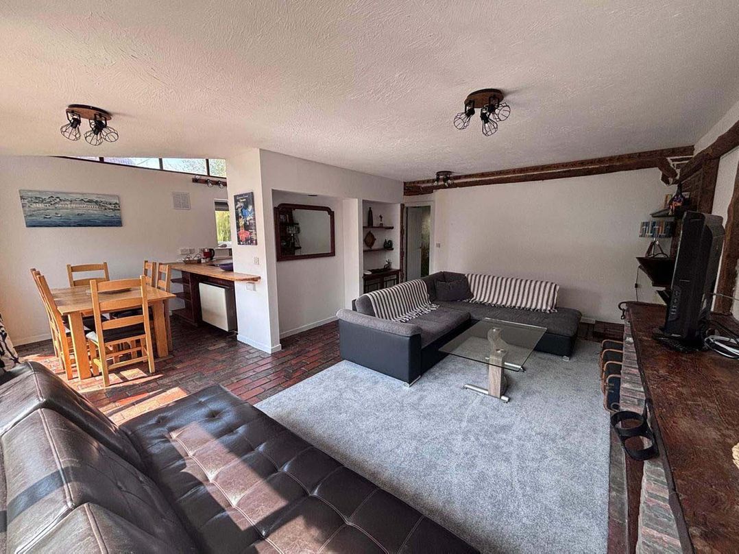 Studio Sleeps 5 with in picturesque Chiddingly