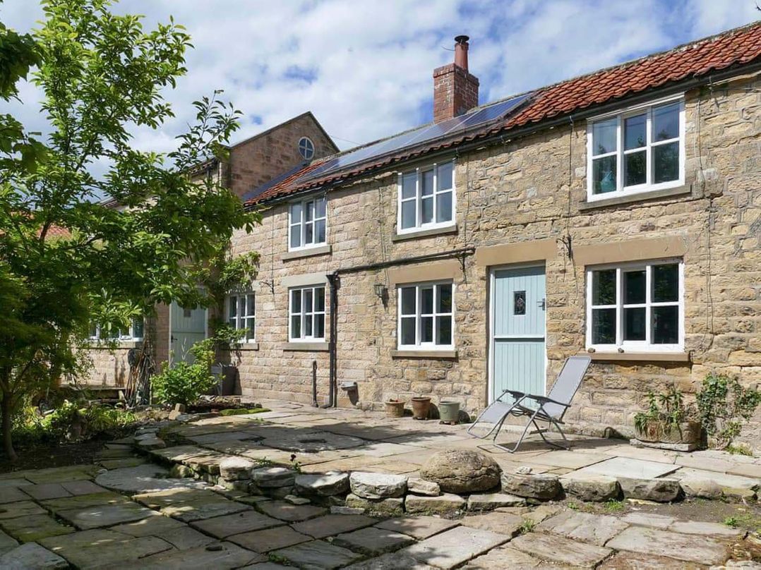 Four bed cottage large garden dog friendly