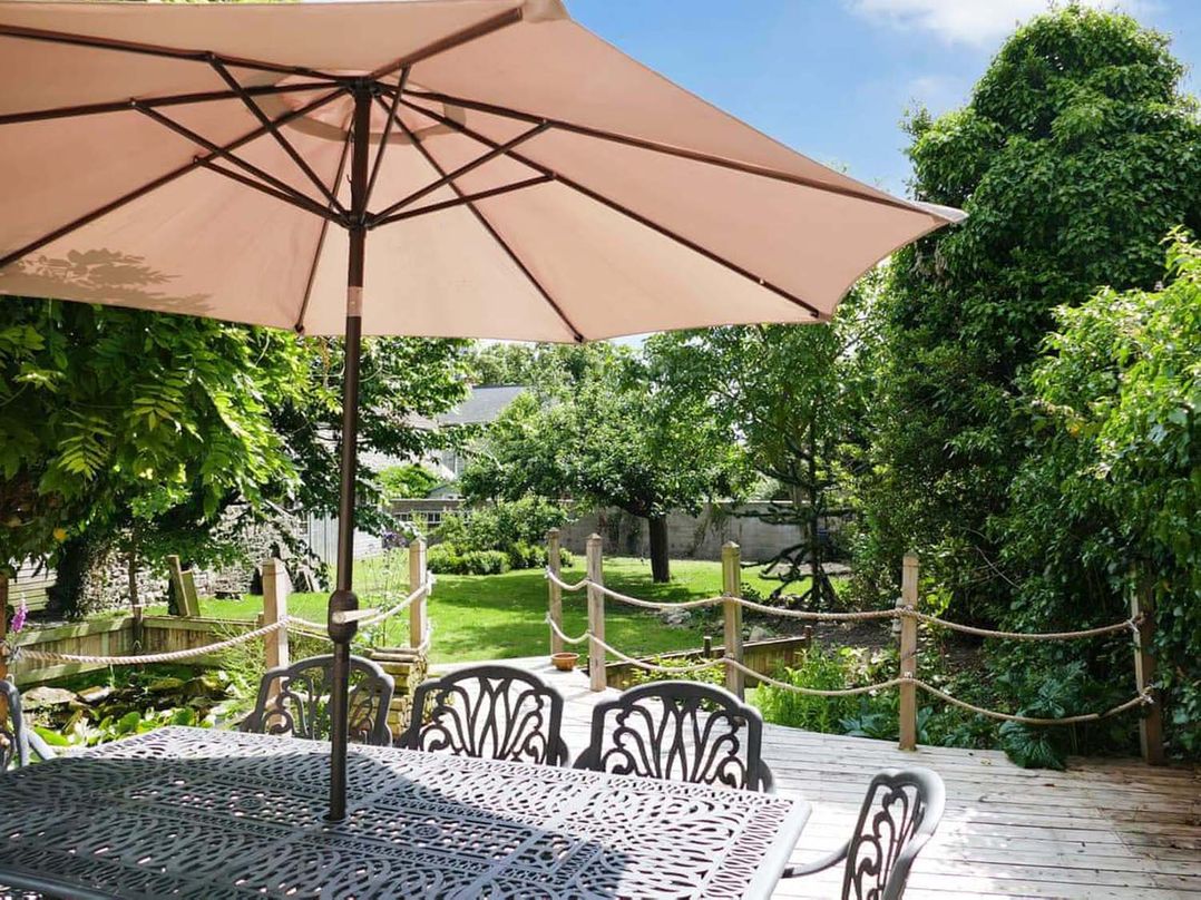 Four bed cottage large garden dog friendly