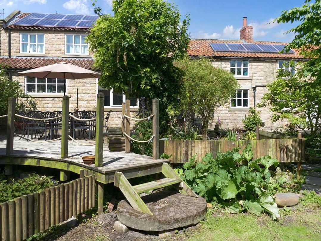 Four bed cottage large garden dog friendly