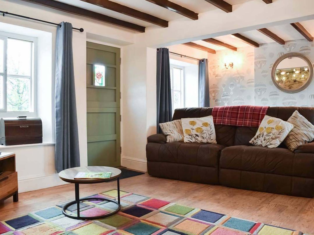 Four bed cottage large garden dog friendly