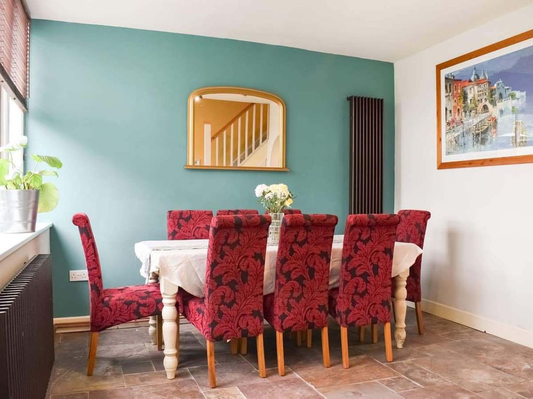 Four bed cottage large garden dog friendly