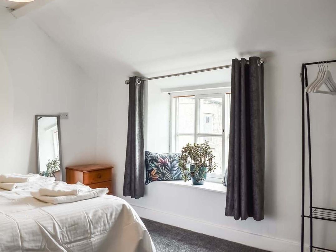 Four bed cottage large garden dog friendly