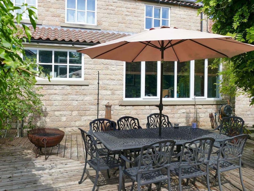Four bed cottage large garden dog friendly