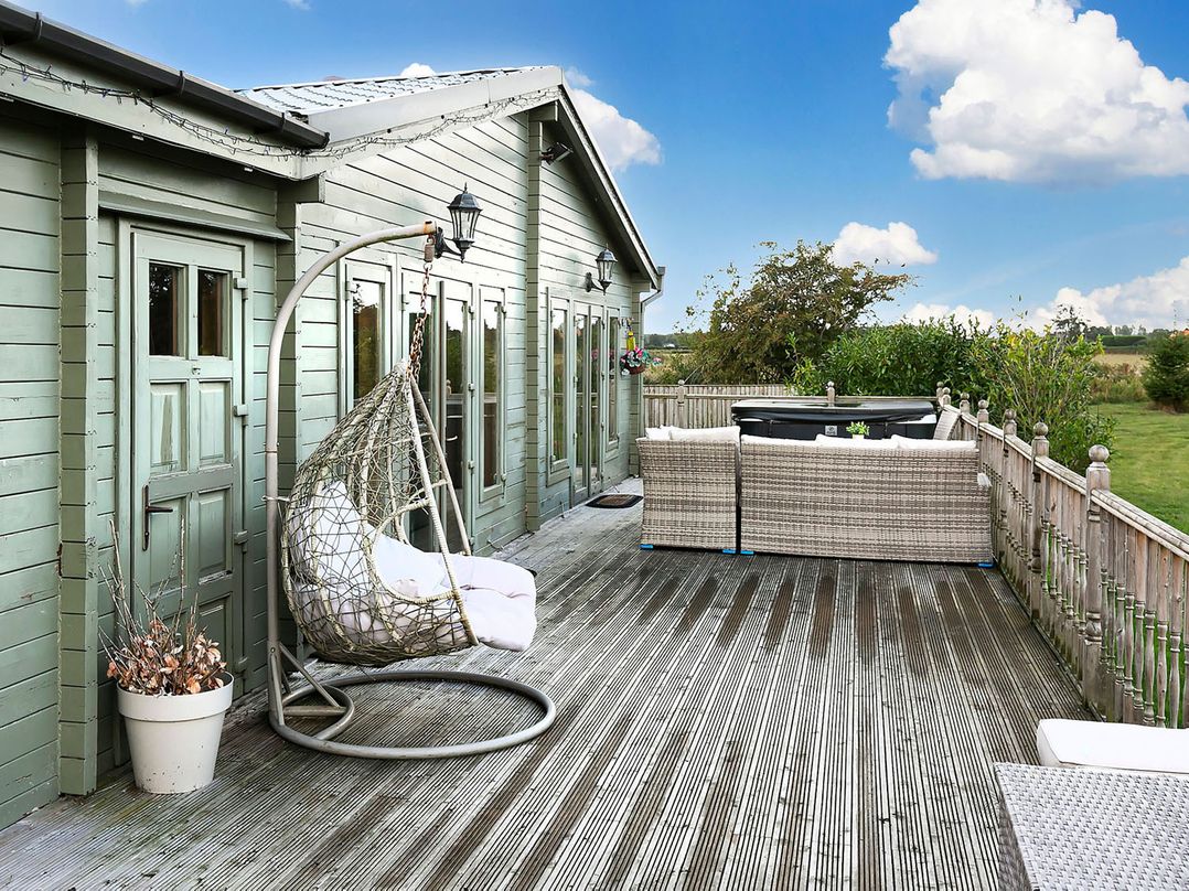 Sleeps6 Hot Tub Pet Friendly Log Burner