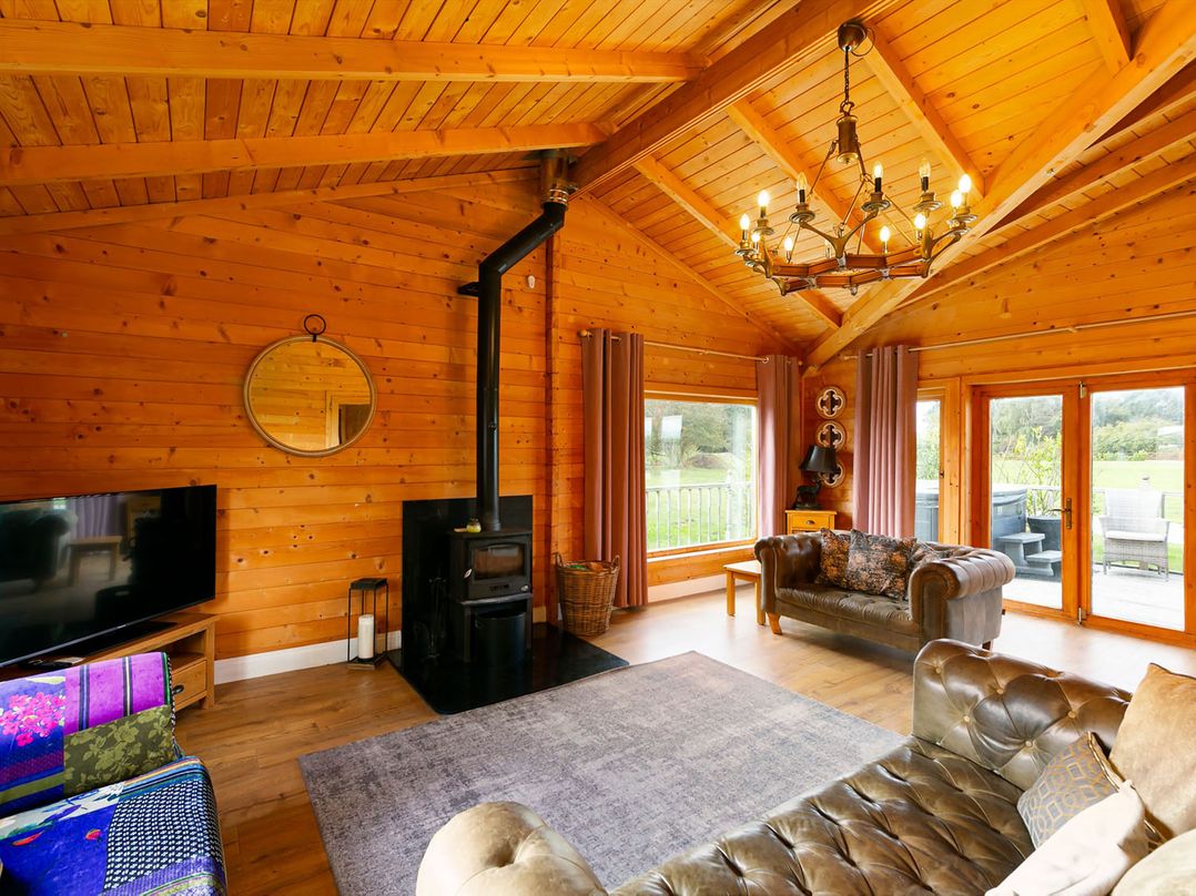 Sleeps6 Hot Tub Pet Friendly Log Burner