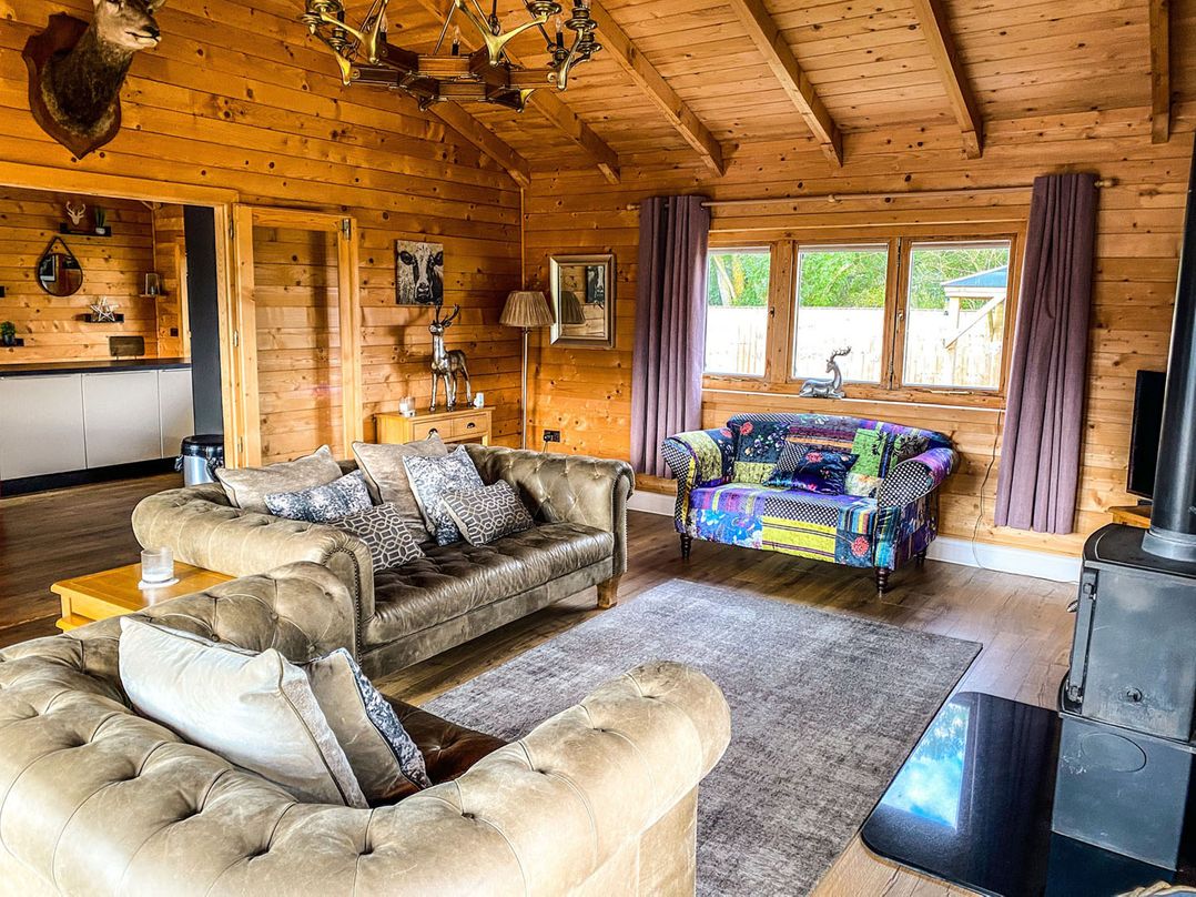 Sleeps6 Hot Tub Pet Friendly Log Burner