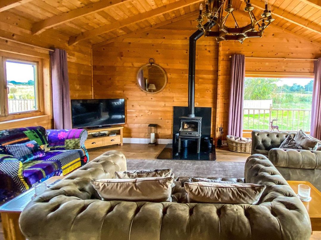 Sleeps6 Hot Tub Pet Friendly Log Burner