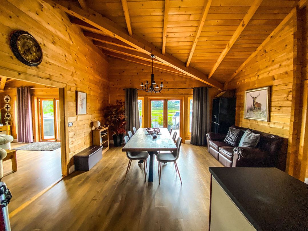 Sleeps6 Hot Tub Pet Friendly Log Burner