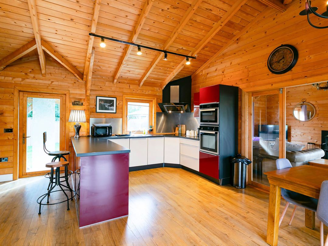 Sleeps6 Hot Tub Pet Friendly Log Burner