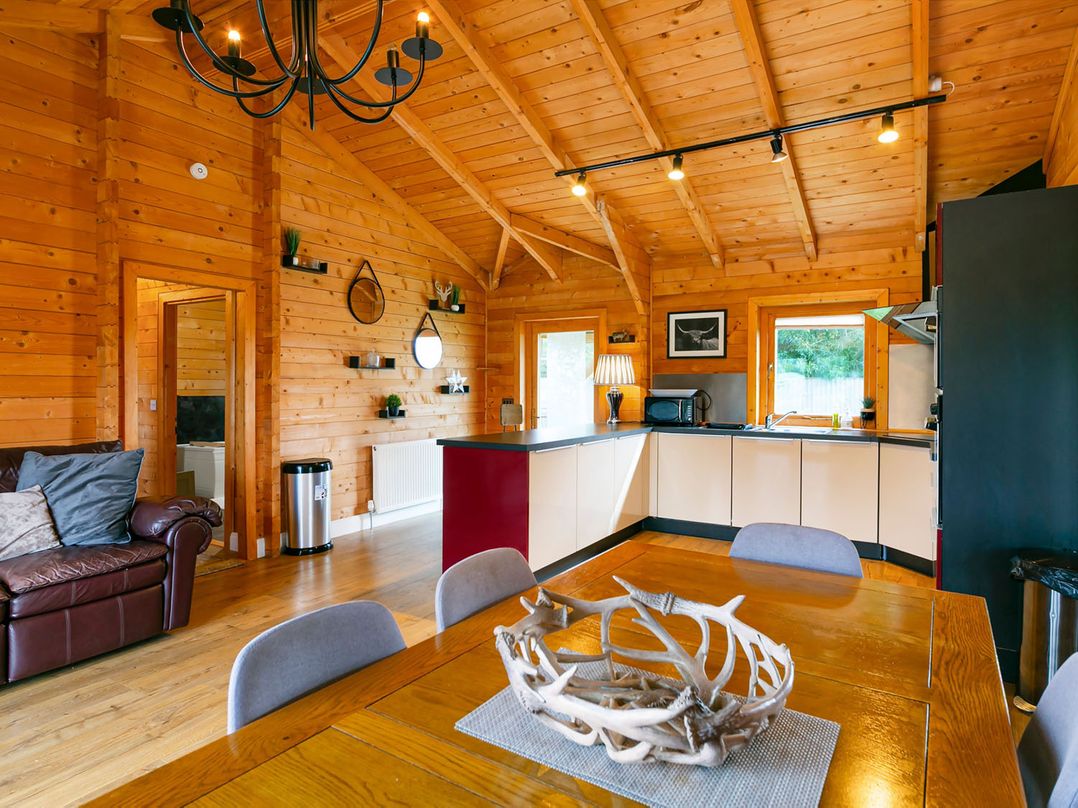 Sleeps6 Hot Tub Pet Friendly Log Burner