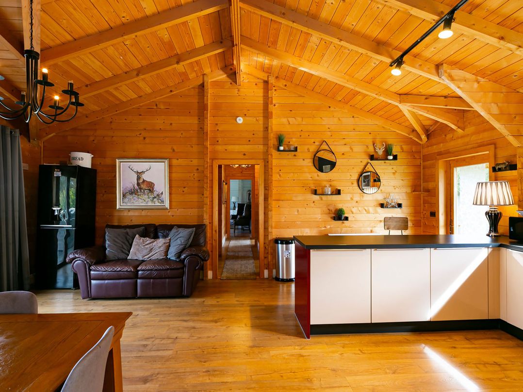 Sleeps6 Hot Tub Pet Friendly Log Burner