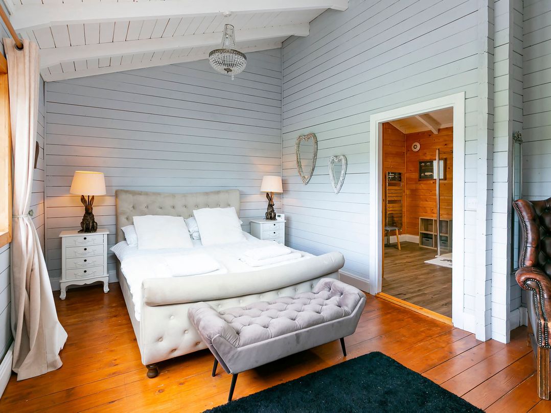 Sleeps6 Hot Tub Pet Friendly Log Burner