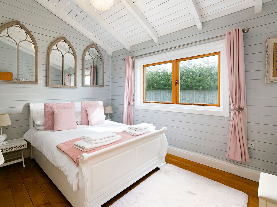 Sleeps6 Hot Tub Pet Friendly Log Burner