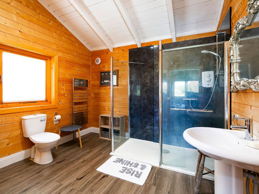 Sleeps6 Hot Tub Pet Friendly Log Burner