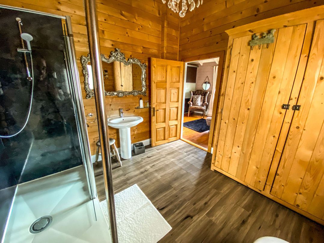 Sleeps6 Hot Tub Pet Friendly Log Burner