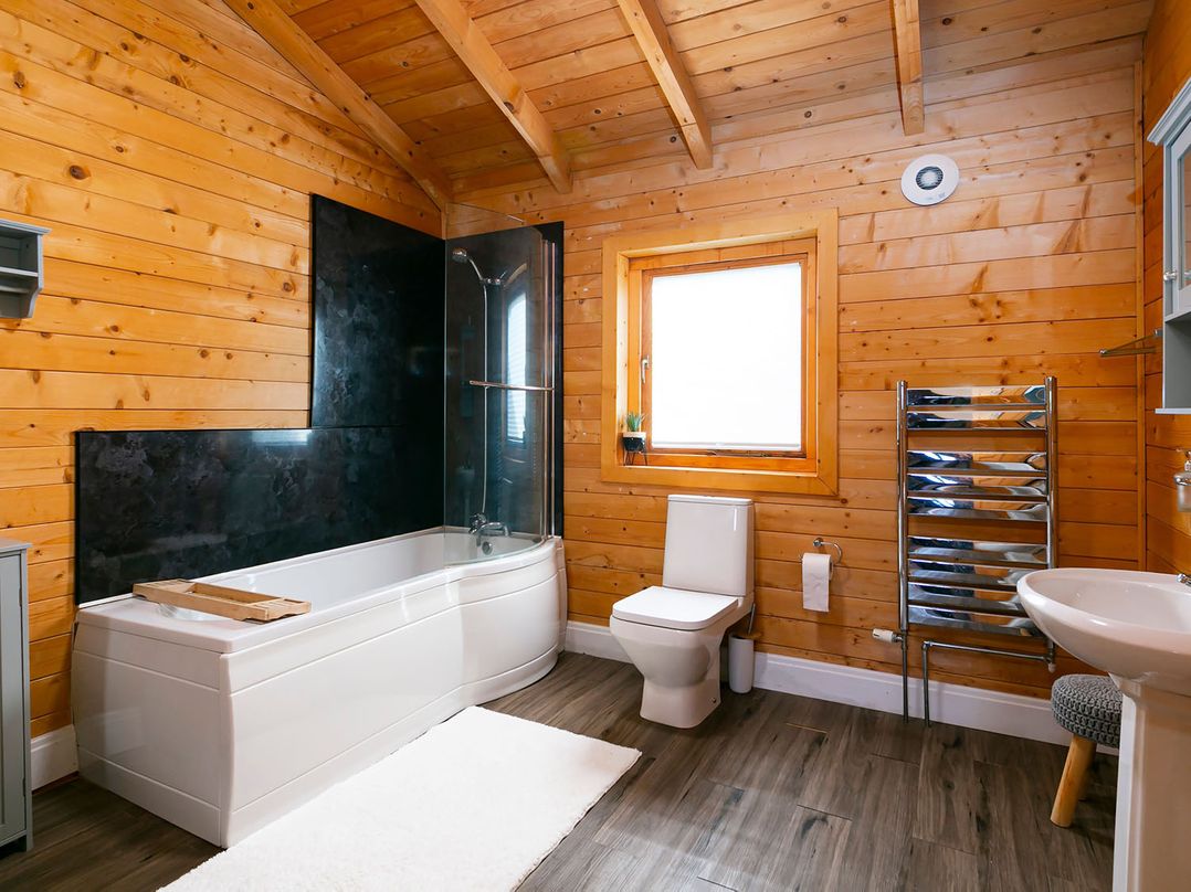 Sleeps6 Hot Tub Pet Friendly Log Burner
