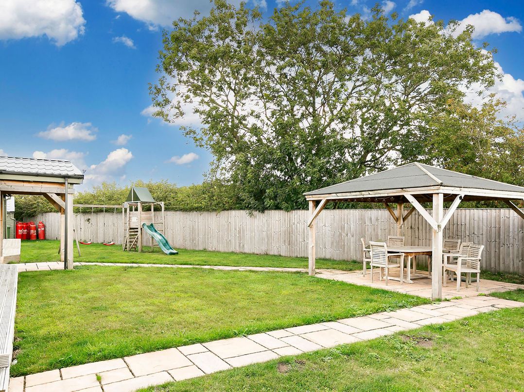 Sleeps6 Hot Tub Pet Friendly Log Burner