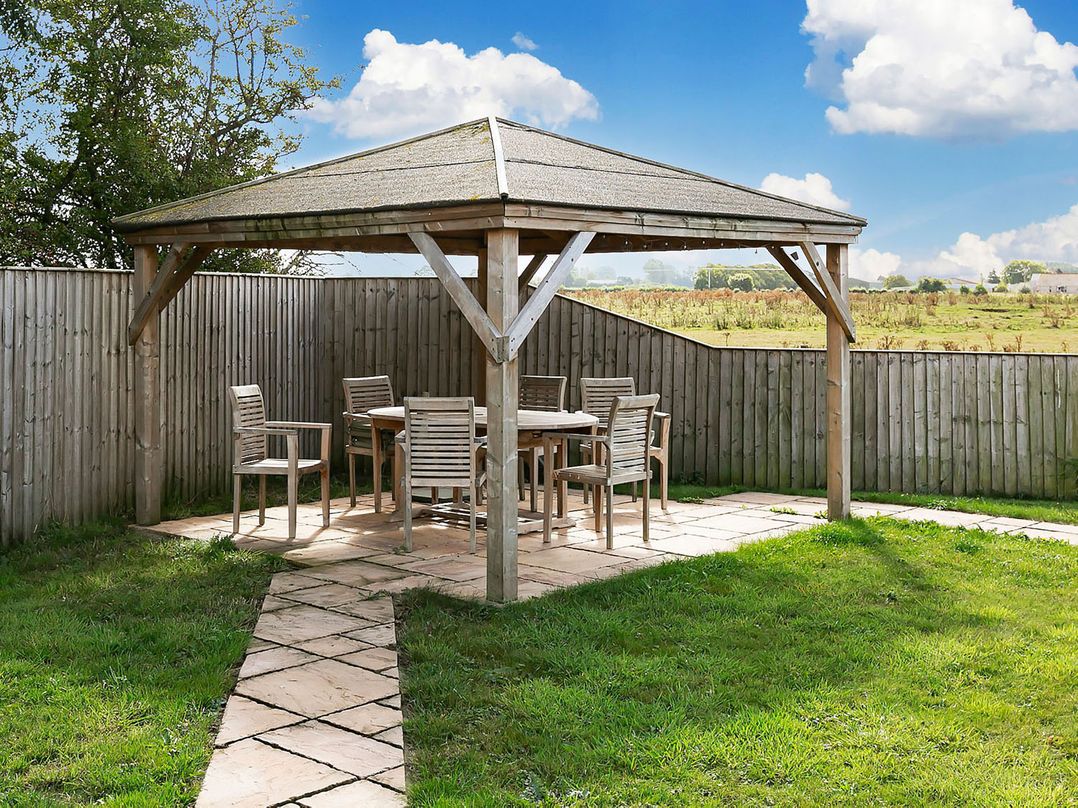 Sleeps6 Hot Tub Pet Friendly Log Burner