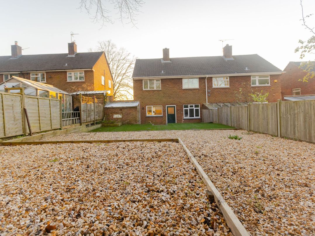 House Sleeps 8 Parking Garden