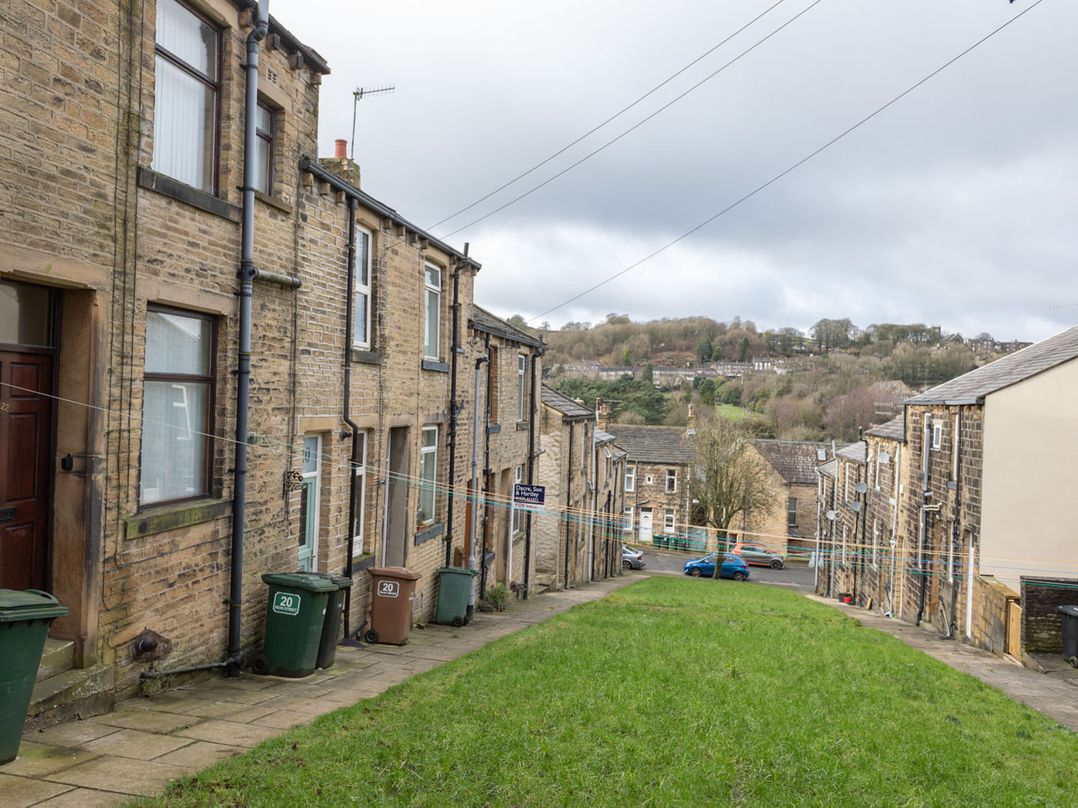 Haworth Village House Sleeps 6 Parking Pets