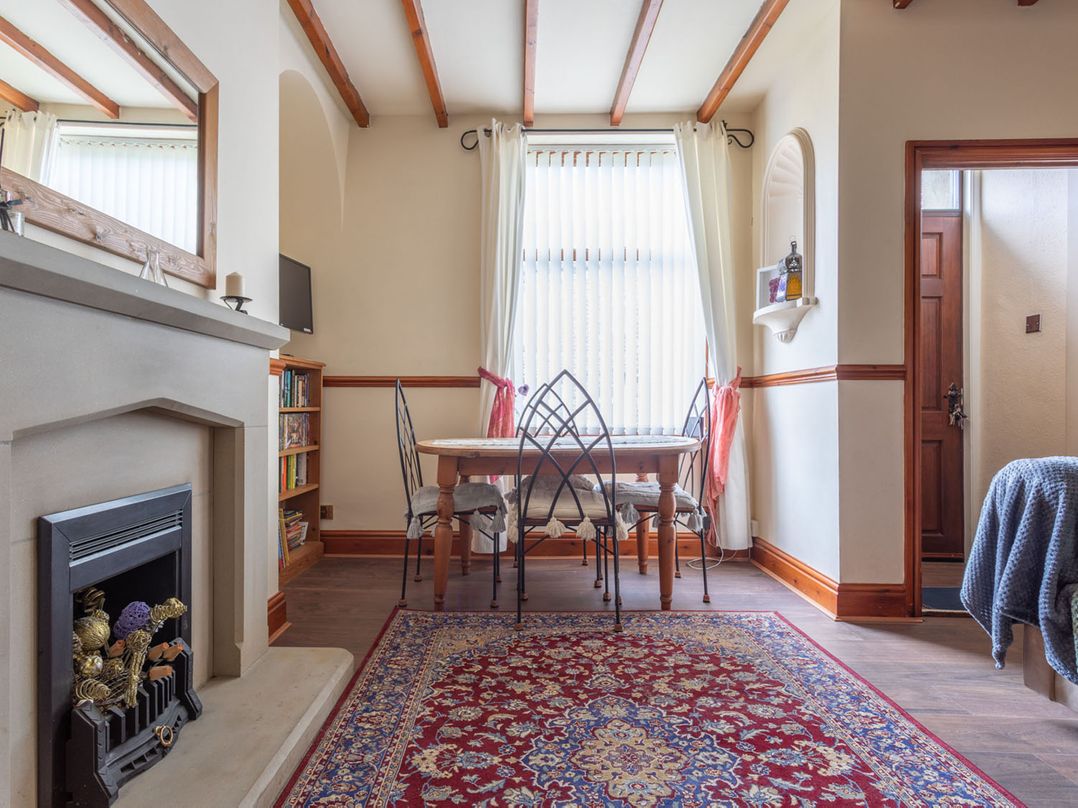 Haworth Village House Sleeps 6 Parking Pets