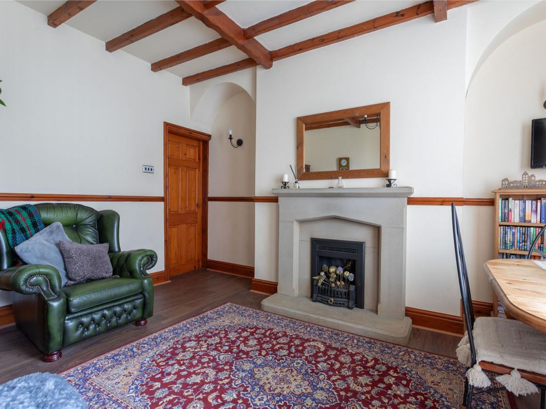 Haworth Village House Sleeps 6 Parking Pets