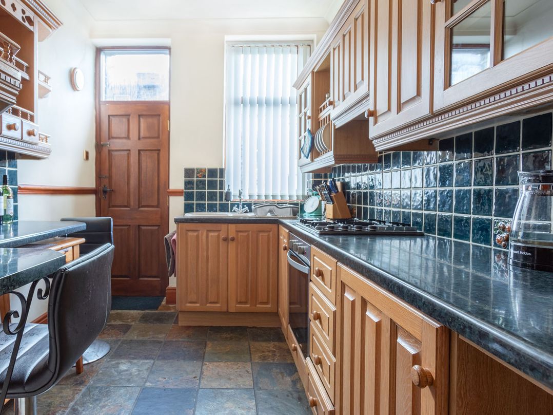 Haworth Village House Sleeps 6 Parking Pets