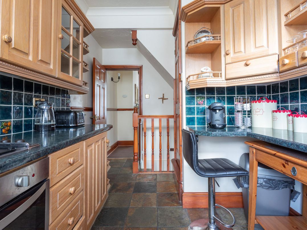 Haworth Village House Sleeps 6 Parking Pets