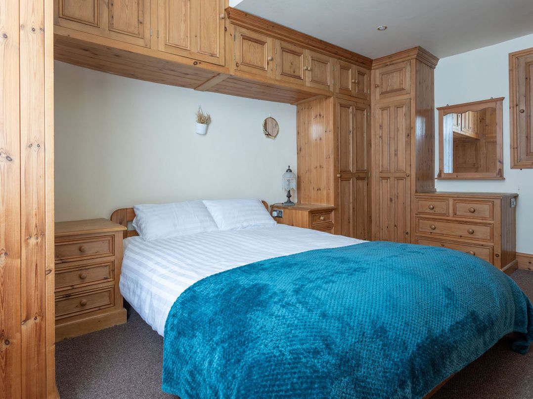 Haworth Village House Sleeps 6 Parking Pets