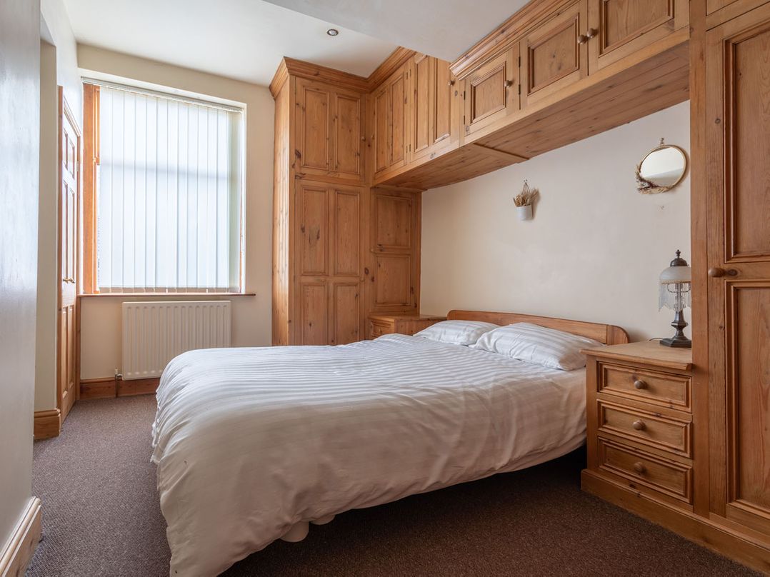 Haworth Village House Sleeps 6 Parking Pets