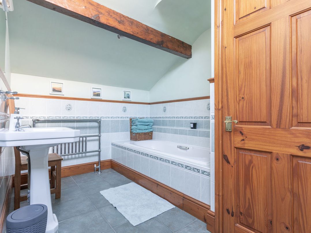 Haworth Village House Sleeps 6 Parking Pets