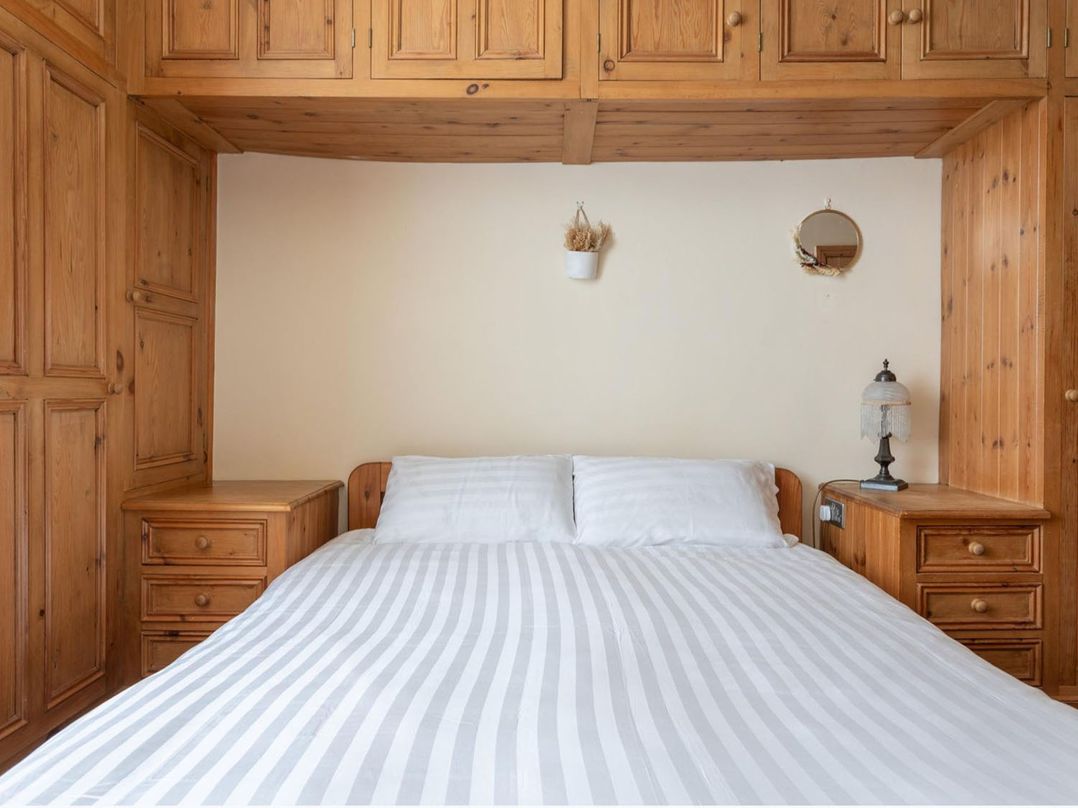 Haworth Village House Sleeps 6 Parking Pets
