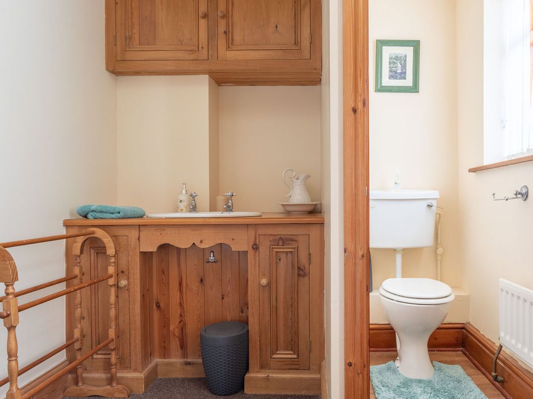 Haworth Village House Sleeps 6 Parking Pets