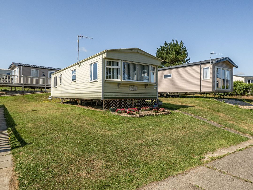 3 Bed Sleeps 8 Sea View Pets Parking
