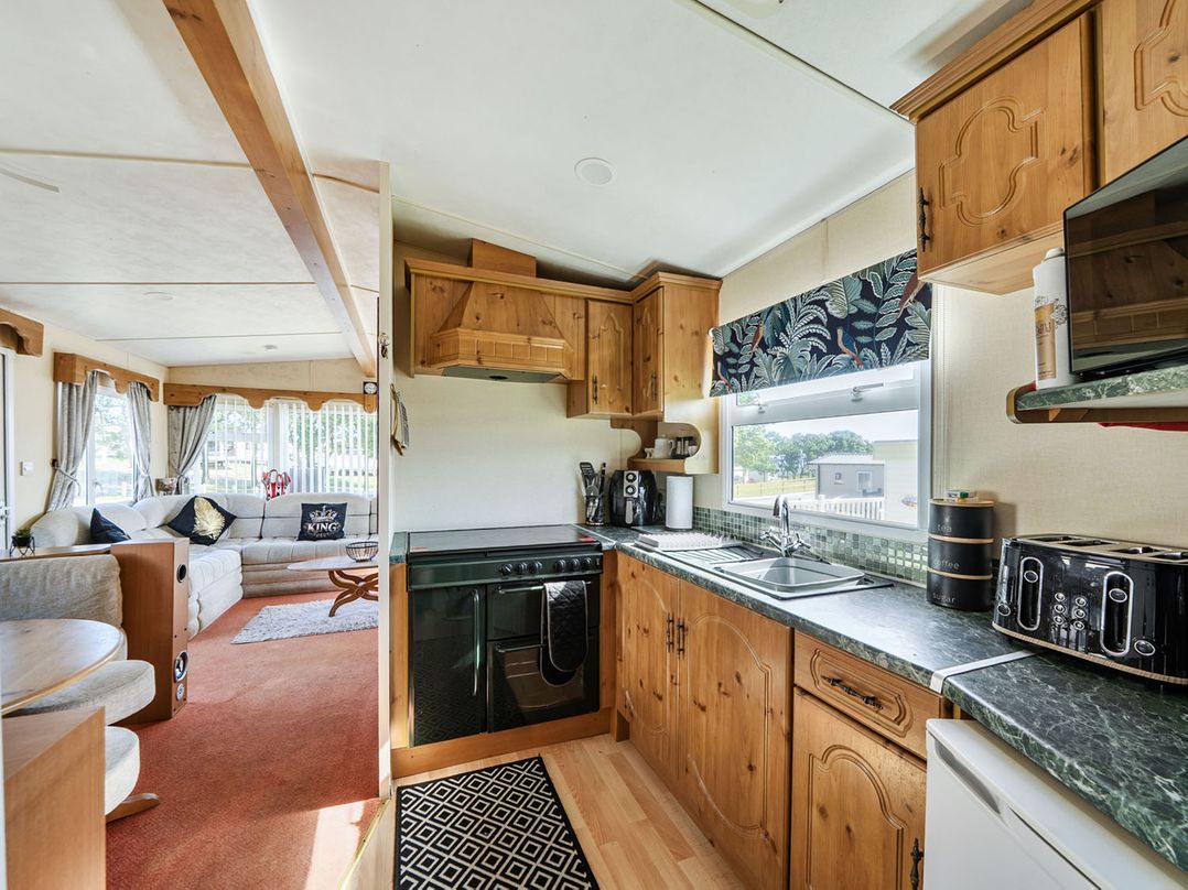 3 Bed Sleeps 8 Sea View Pets Parking