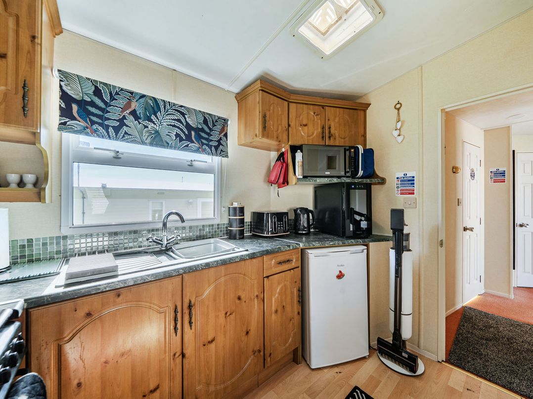 3 Bed Sleeps 8 Sea View Pets Parking