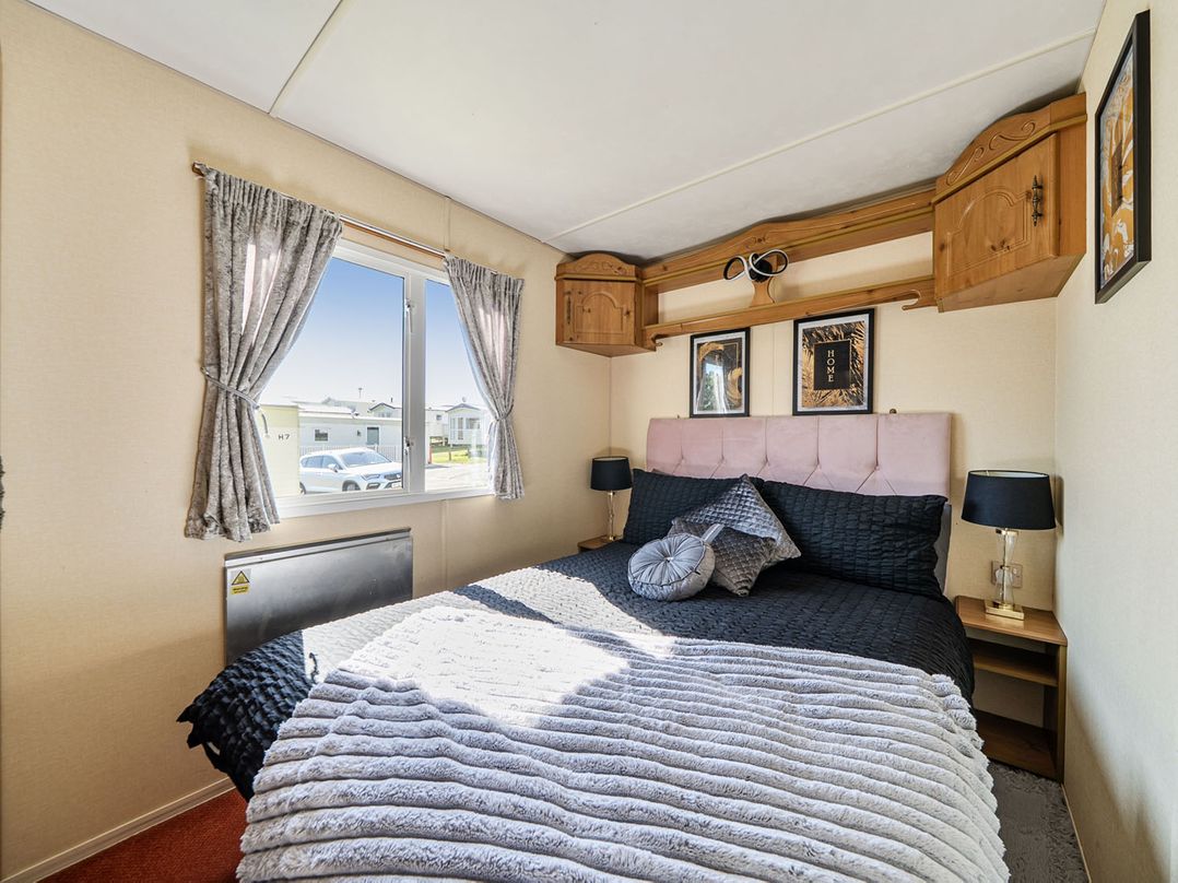 3 Bed Sleeps 8 Sea View Pets Parking