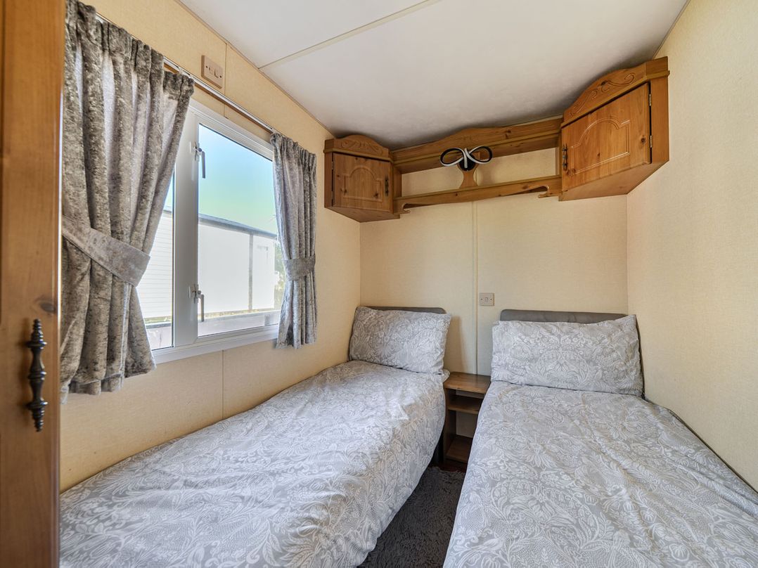 3 Bed Sleeps 8 Sea View Pets Parking