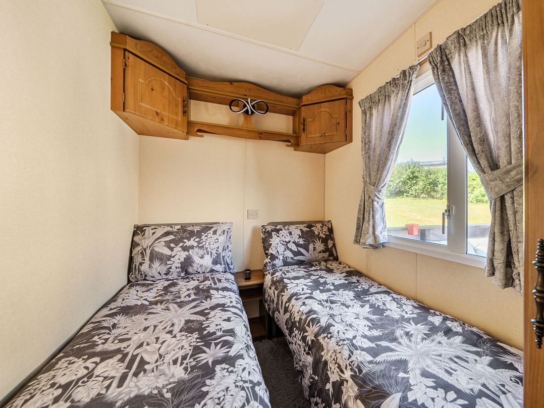 3 Bed Sleeps 8 Sea View Pets Parking