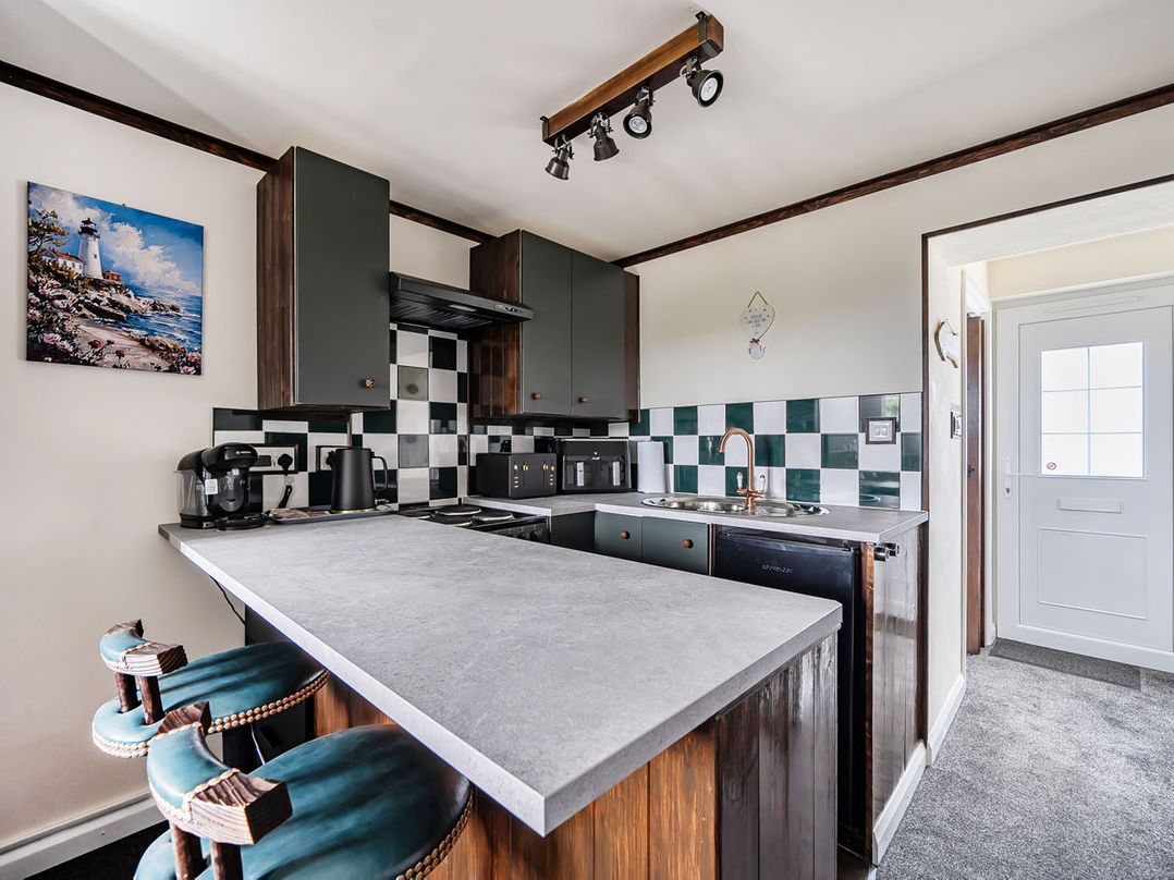 Studio Sleeps 2 with Parking and Garden