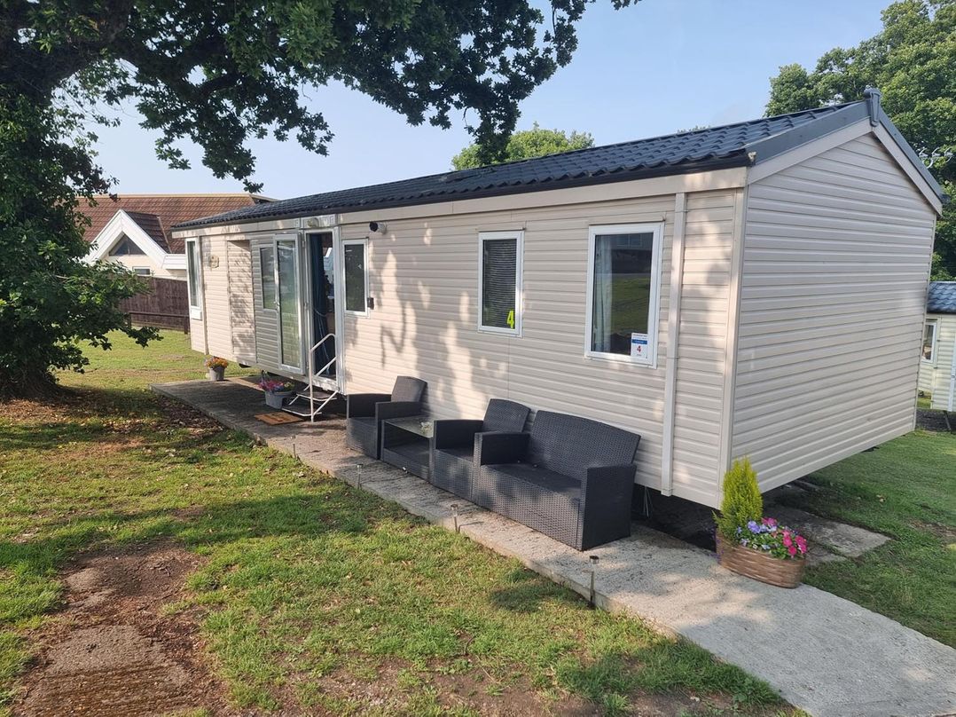 Chalet Sleeps 6 swimming pool